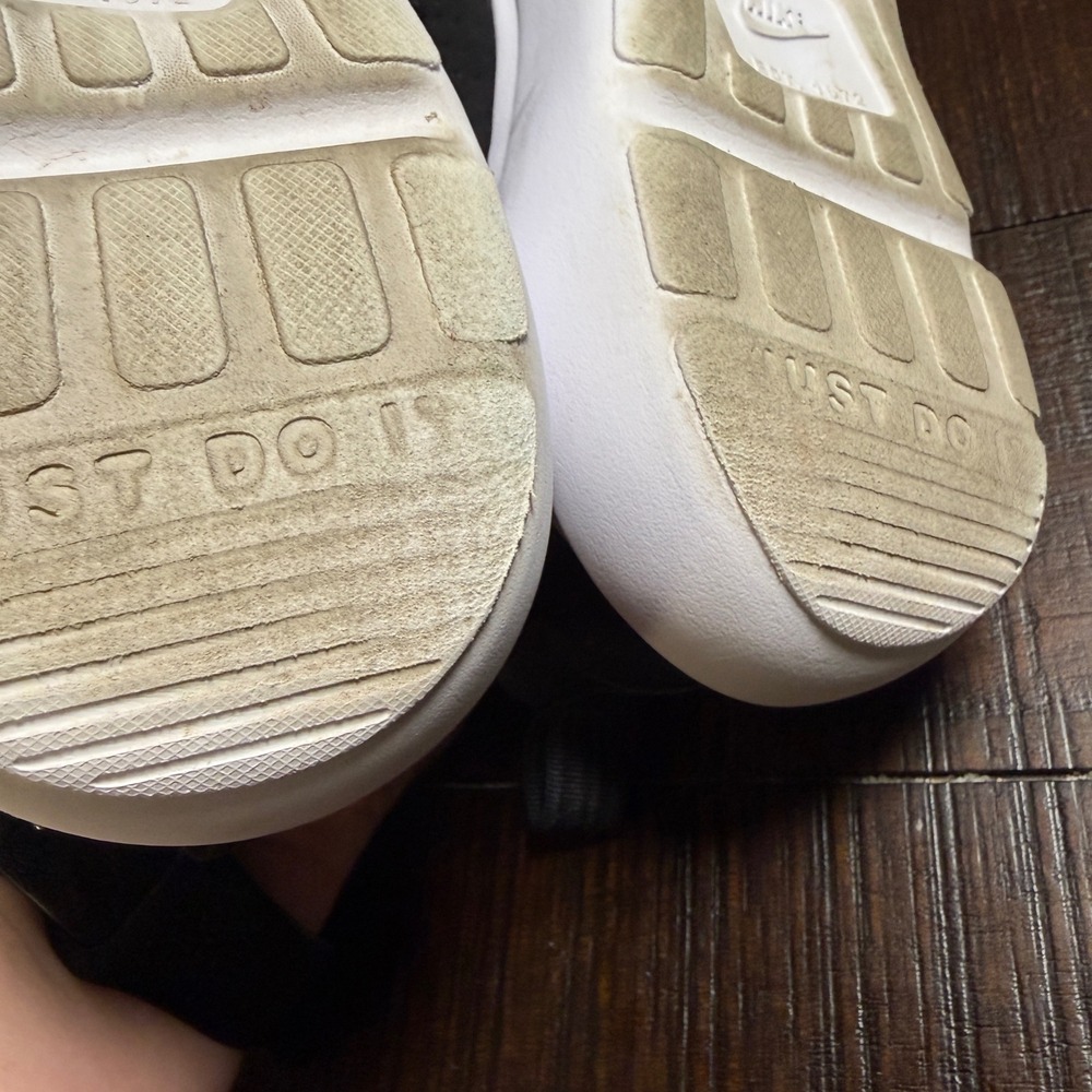 Nike WearAllDay Slip-On Womens 8 Black White Running Shoes AD Comfort Laceless - Picture 9 of 9